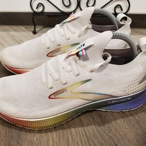 Brooks Levitate Womens StealthFit 5 Running Athletic Shoes Size 9.5 White